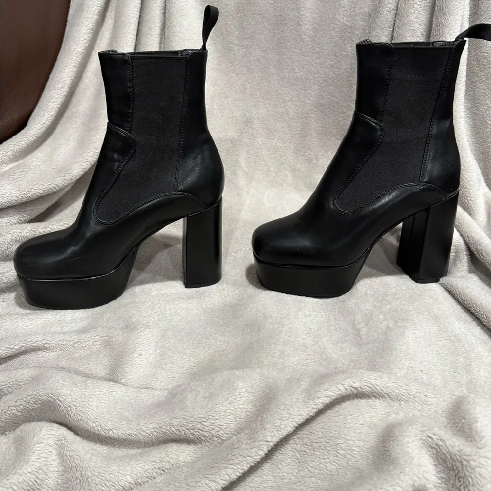 LAMODA Black Platform Ankle Boots - Picture 2 of 7